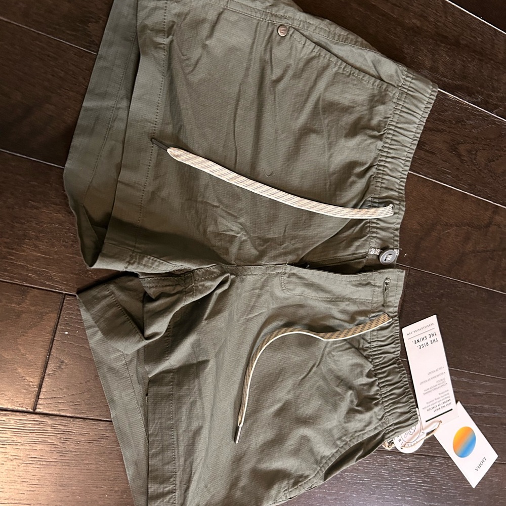 Vuori rip stop shorts- green nwt